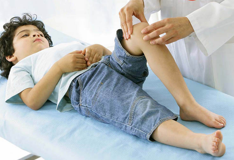 Trẻ bị chuột rút có đáng lo ngại không? Nguyên nhân và cách xử trí đúng của ba mẹ 1