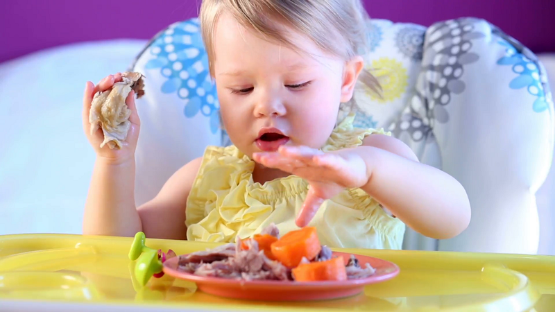 Trẻ bị đau mắt đỏ phải chăm sóc như thế nào 3