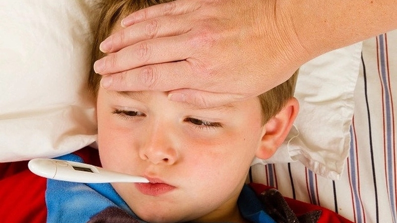 Trẻ bị đau mắt đỏ kèm sốt và những điều bố mẹ cần biết 2