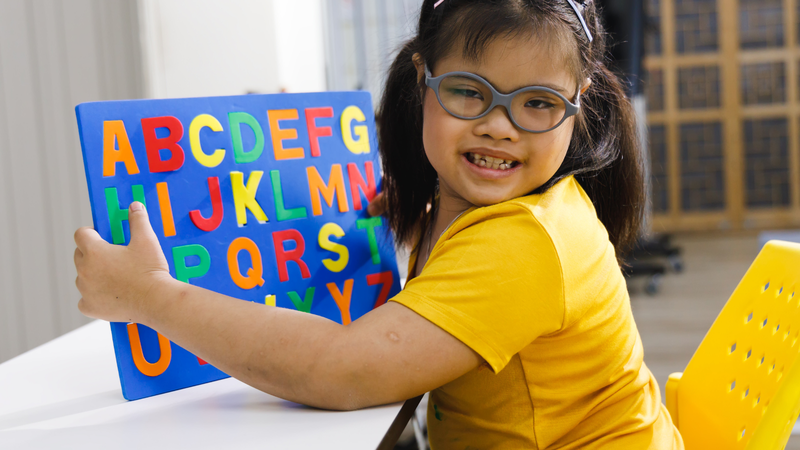 Can thiệp giáo dục và trị liệu từ sớm