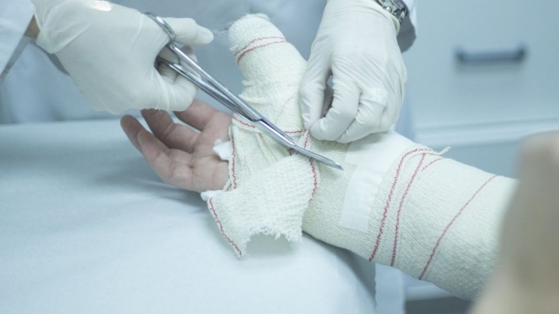 Không tự ý tháo bột cho trẻ tại nhà