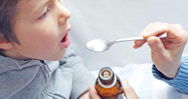 Trẻ bị ho sốt sổ mũi uống thuốc gì? Kinh nghiệm dành cho bố mẹ 4