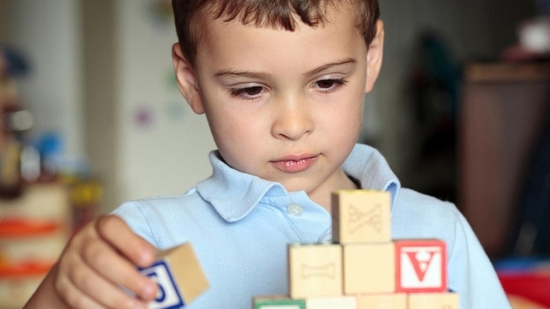 Trẻ bị hội chứng Asperger và những điều mẹ cần biết 1