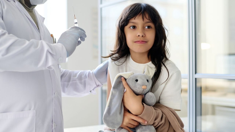 tre-bi-nghet-mui-co-tiem-phong-duoc-khong (1).jpg