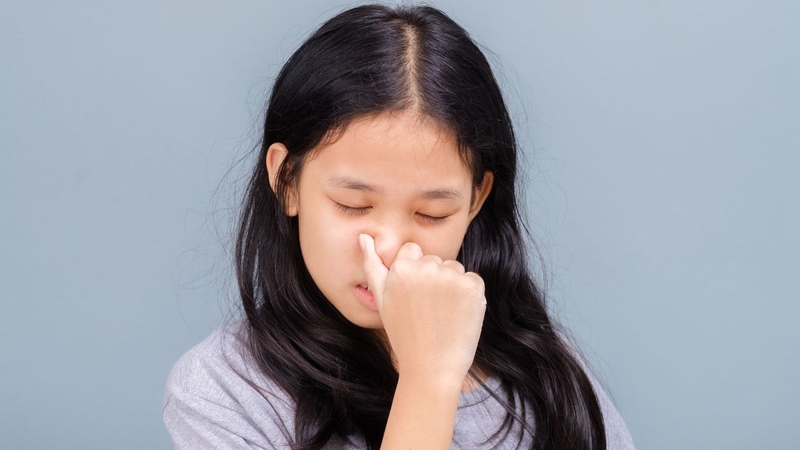 tre-bi-nghet-mui-co-tiem-phong-duoc-khong (2).jpg