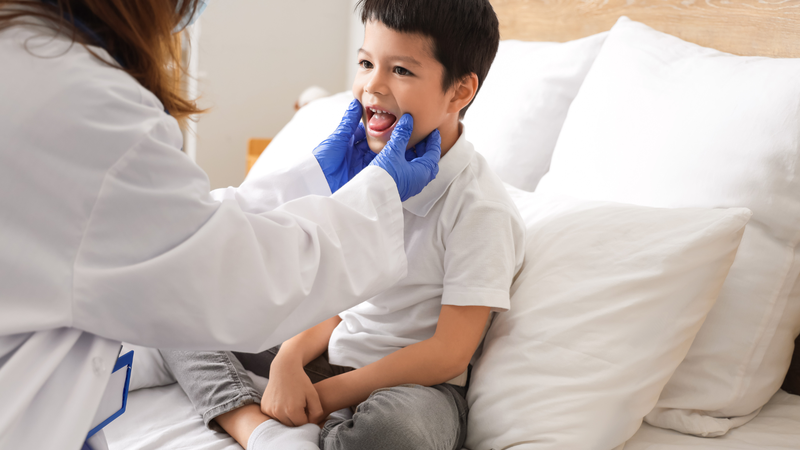 Trẻ bị nổi hạch ở cổ bên trái: Nguyên nhân, hướng xử trí và cách chăm sóc 1