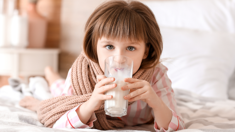 Trẻ bị nôn có nên cho uống sữa? Ba mẹ cần làm gì trong trường hợp này? 2