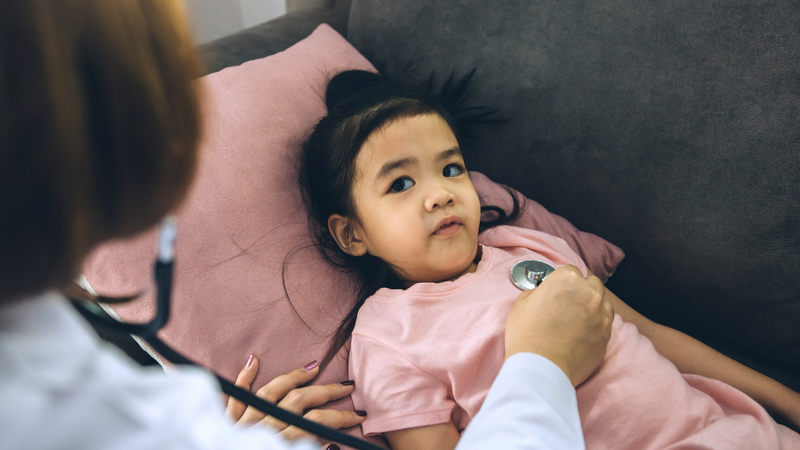 Trẻ bị nôn có nên cho uống sữa? Ba mẹ cần làm gì trong trường hợp này? 4