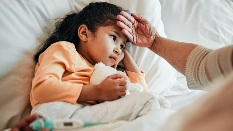 Trẻ bị sốt chân tay lạnh đầu nóng nguyên nhân do đâu? 4