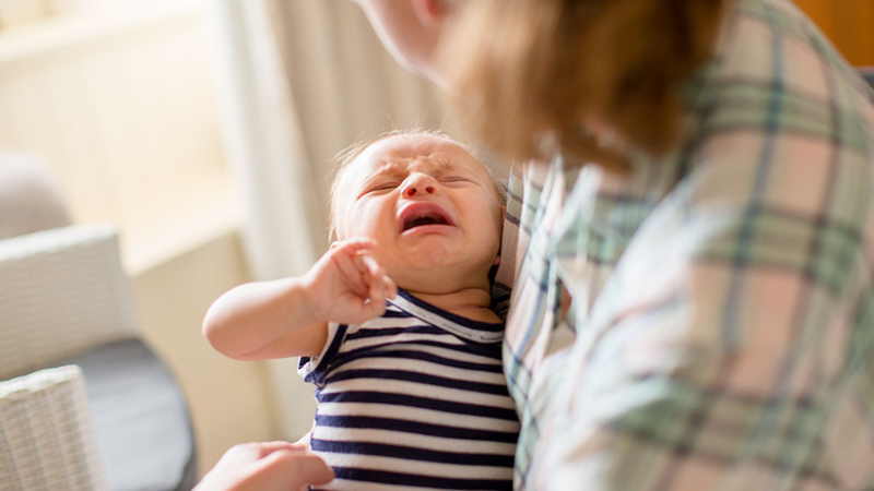 Trẻ bị sốt chân tay lạnh đầu nóng nguyên nhân do đâu? 2