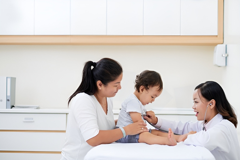 Trẻ bị sốt co giật có ảnh hưởng đến não không? Những lưu ý mẹ cần biết 4