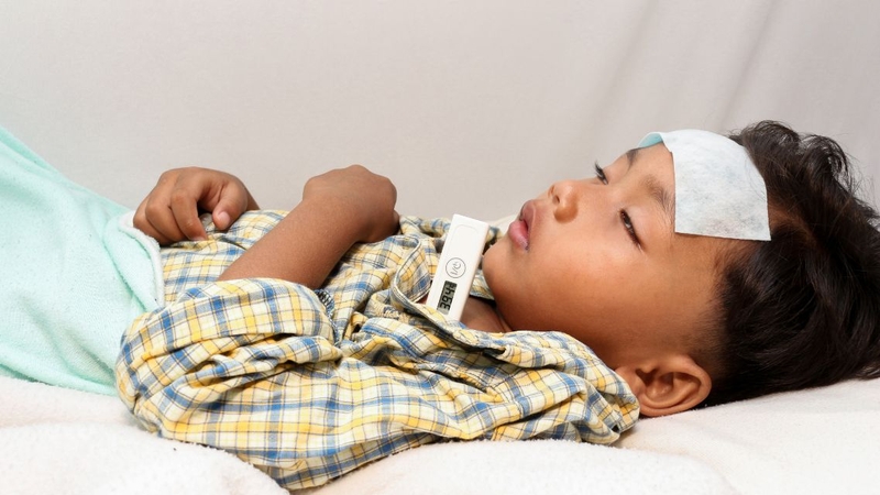 Trẻ sốt mấy ngày thì xét nghiệm máu&nbsp;là thắc mắc của nhiều bậc cha mẹ