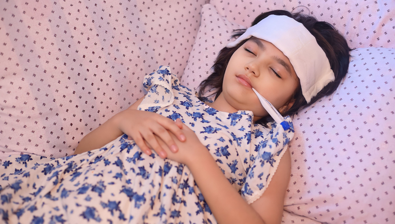 Trẻ bị sốt sau tiêm phòng sởi: Nguyên nhân, cách chăm sóc và những điều cần biết 3