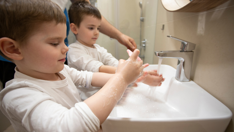 Rửa tay đúng cách giúp ngăn ngừa lây lan tay chân miệng hiệu quả