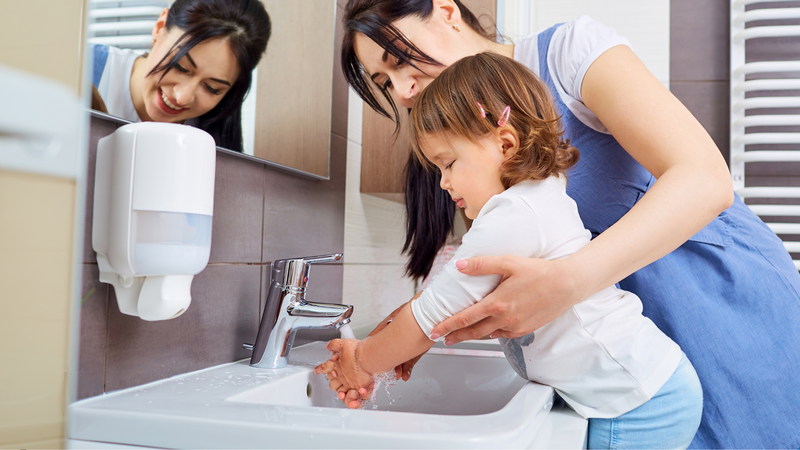 Rửa tay bằng xà phòng giúp phòng ngừa tay chân miệng hiệu quả