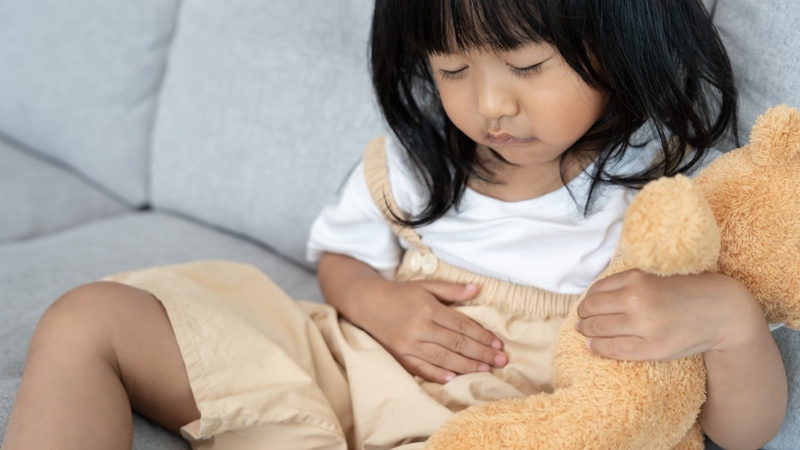 Chế độ ăn không phù hợp hoặc thay đổi ăn uống đột ngột là một trong những nguyên nhân