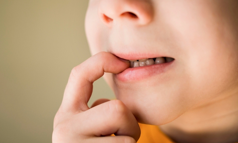 Trẻ bị tróc da đầu ngón tay thiếu chất gì? Xử lý như thế nào? 3