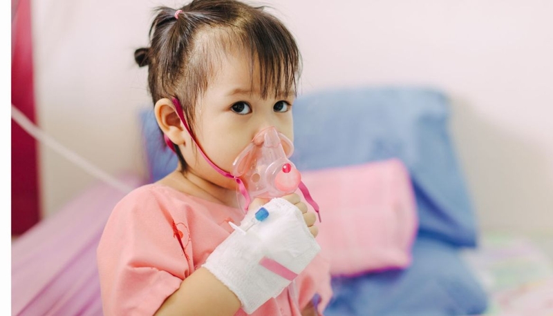 Trẻ bị viêm phổi có kiêng gió không? Cách chăm sóc trẻ bị viêm phổi 3