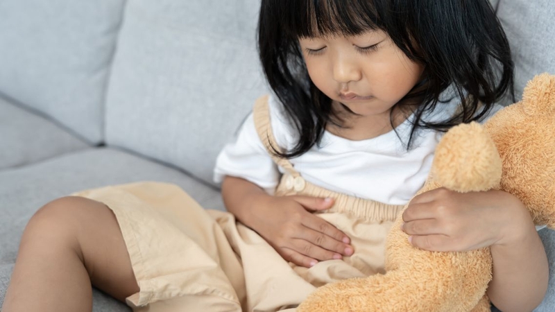 Nhiều bậc cha mẹ muốn biết&nbsp;trẻ bị viêm ruột có nên uống sữa tươi&nbsp;không