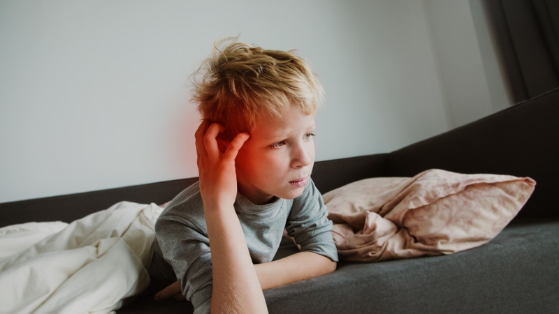 Trẻ bị viêm tai giữa cấp có nguy hiểm không và cách chăm sóc trẻ như thế nào? 2