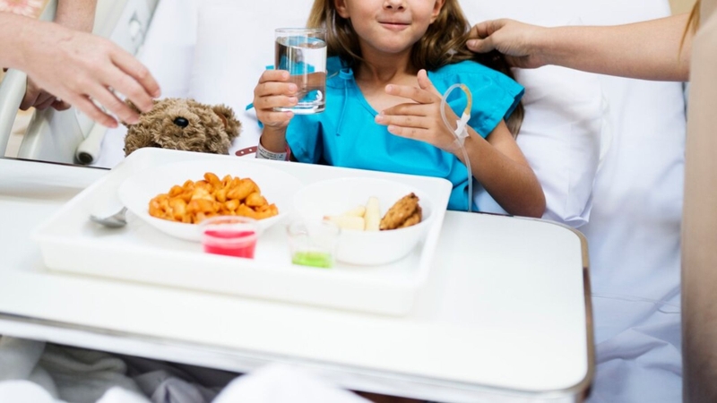 Trẻ bị viêm thận lupus nên ăn và nên kiêng ăn gì?