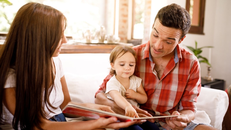 Nhiệt tình khen ngợi và khích lệ con