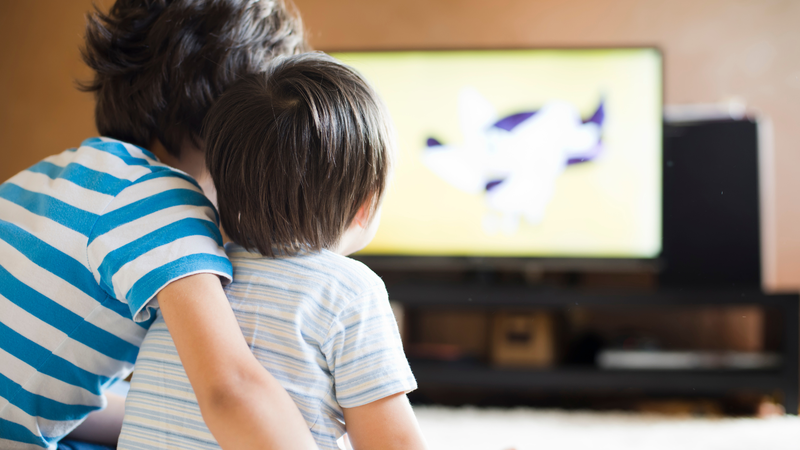 Trẻ chớp mắt liên tục khi xem tivi: Nguyên nhân và cách xử lý 1