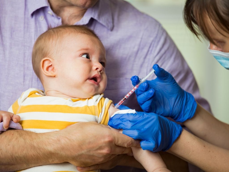 Trẻ đang uống kháng sinh có tiêm phòng được không​? Những lưu ý cần biết 3