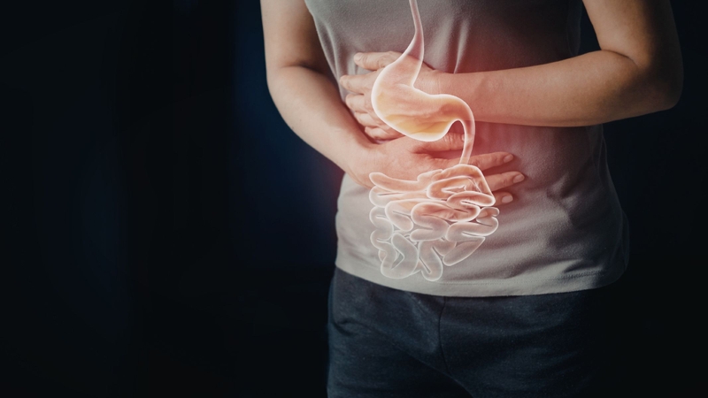 Kháng sinh có thể gây rối loạn tiêu hóa ở trẻ như đau bụng, tiêu chảy, buồn nôn và cần tham khảo bác sĩ nếu tình trạng này kéo dài