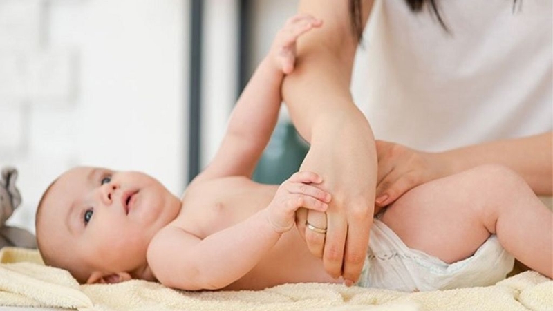 Phân trẻ bú sữa công thức có gì khác so với bình thường? 2