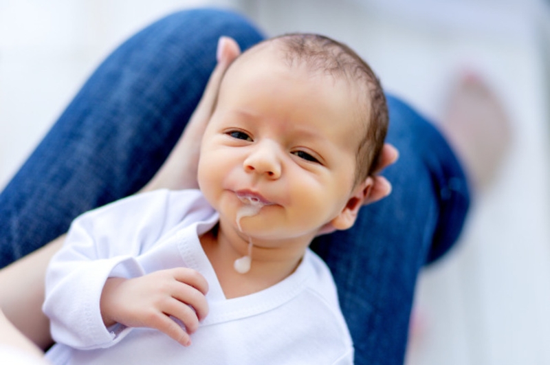 Trẻ em bị nôn liên tục phải làm sao? Nguyên nhân và cách chữa trị 1