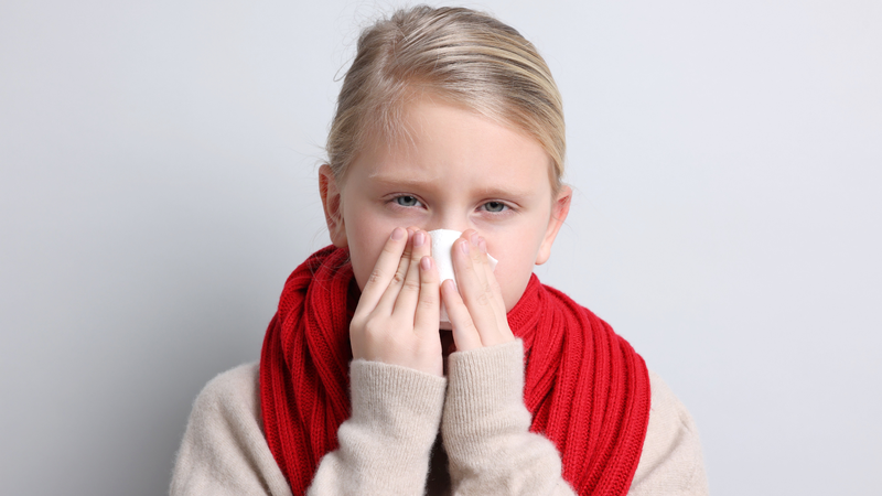 Cảm lạnh là bệnh nhiễm trùng đường hô hấp trên do virus gây ra, thường gặp nhất ở trẻ nhỏ