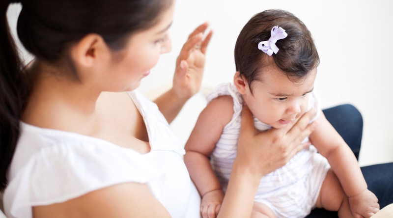 Trẻ ho có đờm sổ mũi, sốt là bệnh gì? Có nên uống thuốc không?