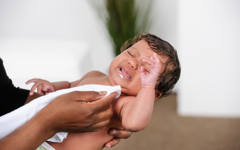 Trẻ ho nôn về đêm phải làm sao? Nguyên nhân và cách điều trị 1