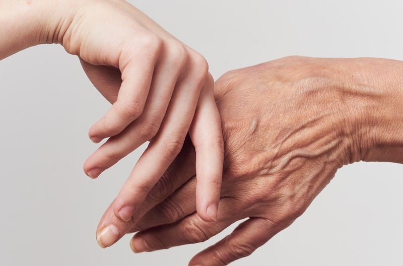 Khám phá bí quyết trẻ hóa bàn tay không phải ai cũng biết 4