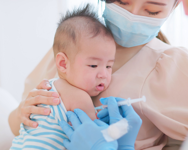 Tiêm vắc xin giúp trẻ phòng ngừa các bệnh truyền nhiễm nguy hiểm
