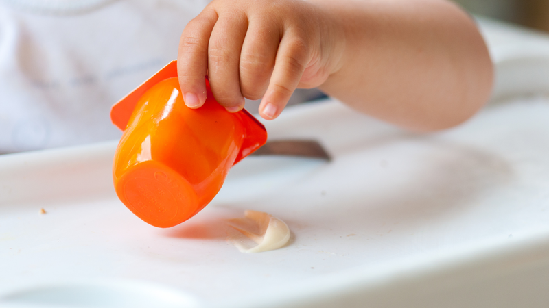 Trẻ mấy tháng ăn được váng sữa? Hướng dẫn an toàn và khoa học 1