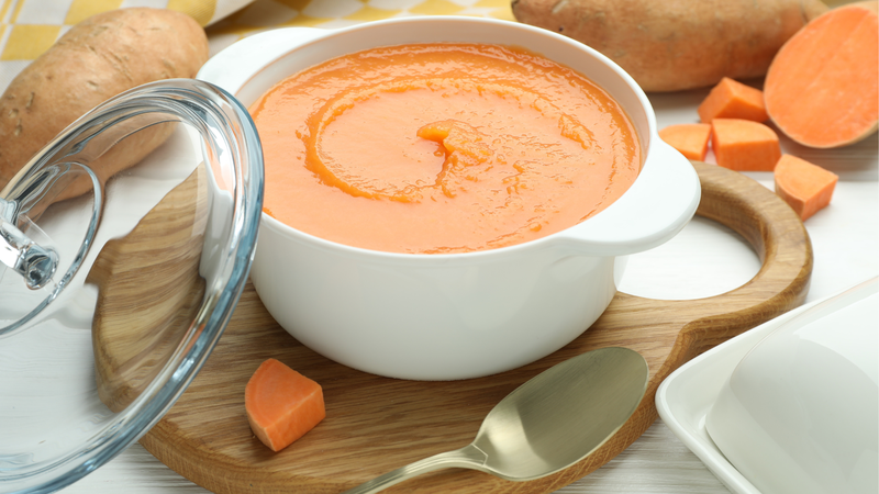 Súp khoai lang bí đỏ hầm giúp tăng cường thị lực cho bé