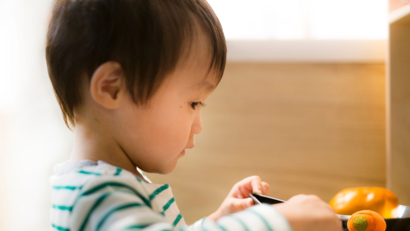 Giai đoạn 2 tuổi là giai đoạn trẻ hiểu được nhiều khái niệm đơn giản và có thể diễn đạt nhu cầu cơ bản bằng lời nói bập bẹ