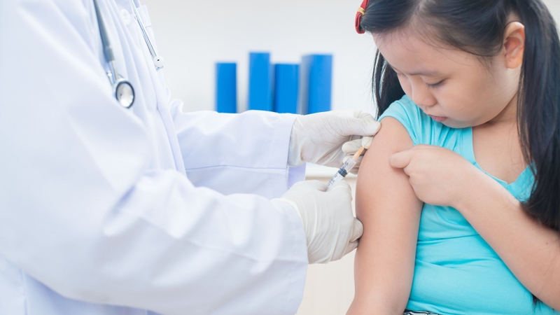 Trẻ mấy tuổi thì tiêm ngừa vắc xin viêm não Nhật Bản?