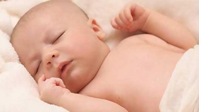 Mẹ cũng&nbsp;có thể dùng kem corticoid có công dụng giúp kháng viêm, kháng khuẩn cho bé