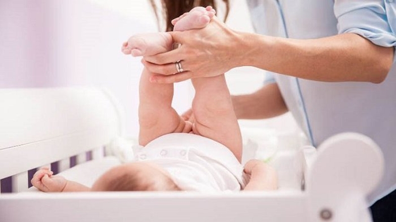 Da bị cọ sát liên tục là nguyên nhân khiến trẻ dễ bị hăm