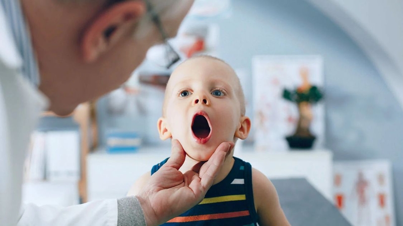 Trẻ nuốt phải nhựa có sao không? Cách xử lý khi trẻ nuốt phải nhựa 3