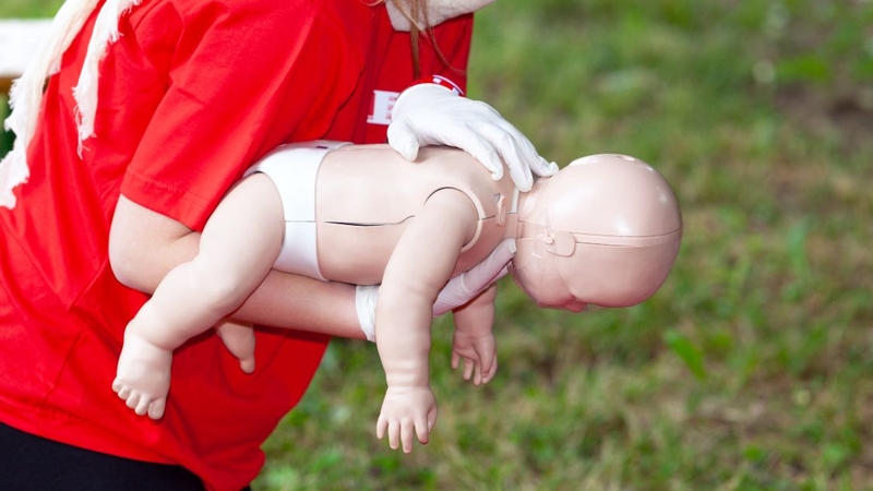 Trẻ nuốt phải viên bi có sao không? Cách xử lý khi trẻ nuốt phải bi 2