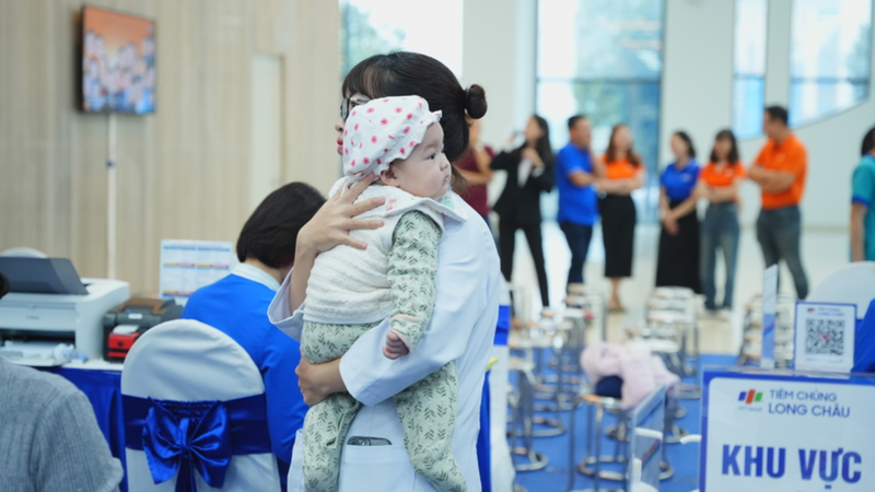 Trẻ phát ban sau tiêm 6in1 phải làm sao? Cách chăm sóc trẻ sau tiêm phòng 4