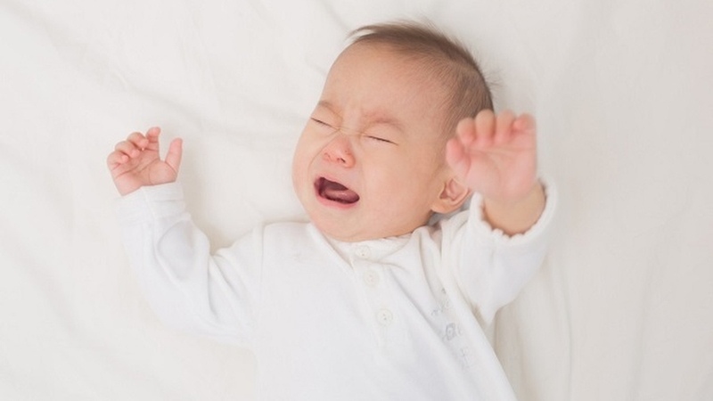 Trẻ quấy khóc khi đặt nằm xuống: Nguyên nhân và cách xử lý hiệu quả 2