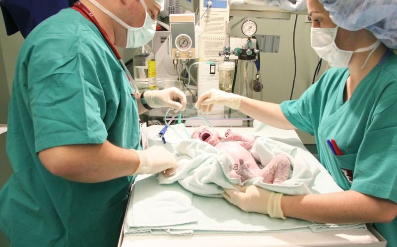 Trẻ sinh mổ khác trẻ sinh thường thế nào 2