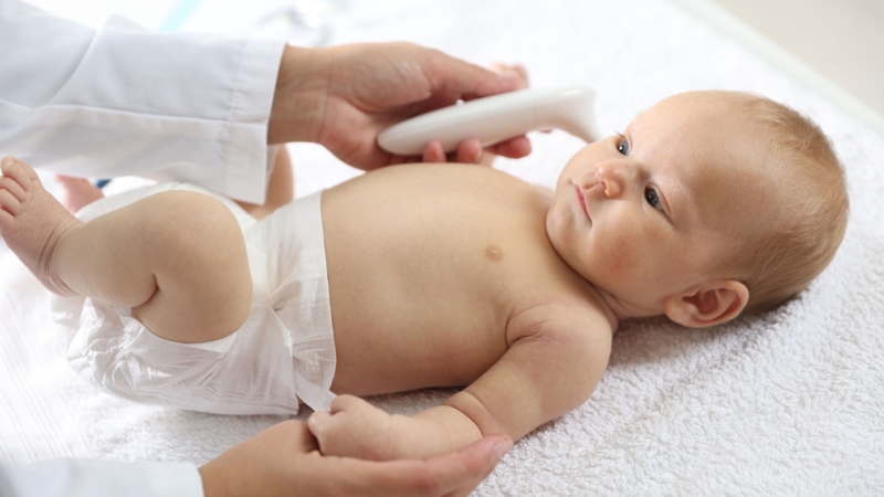 Chăm sóc trẻ sinh mổ cần vệ sinh đúng cách và theo dõi sức khỏe định kỳ