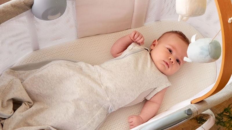 Trẻ sơ sinh 1 tháng tuổi nằm nôi được không và nên lưu ý gì khi cho trẻ nằm nôi? 3