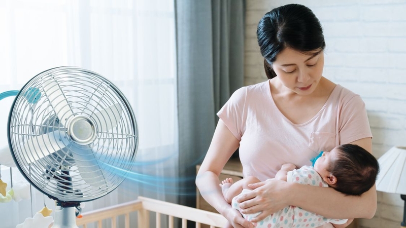 Trẻ sơ sinh 1 tháng tuổi nằm quạt được không? Hướng dẫn nằm quạt đúng cách 4